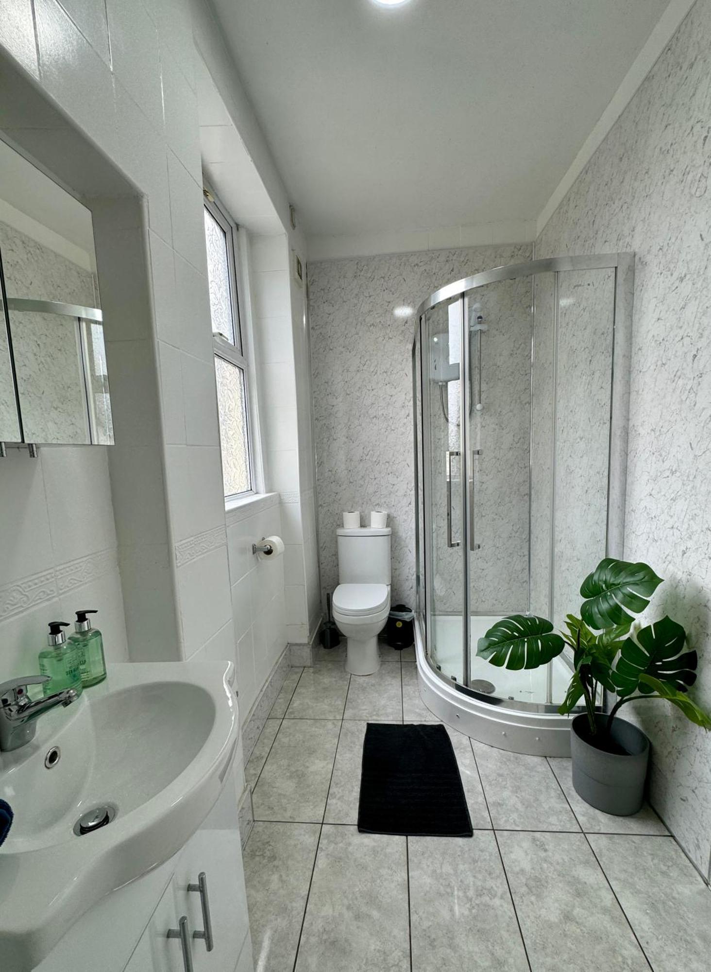 Space For Groups, 10 Mins From Queen St! Cardiff Extérieur photo